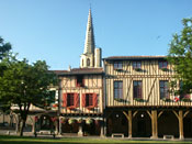 Mirepoix place des couverts